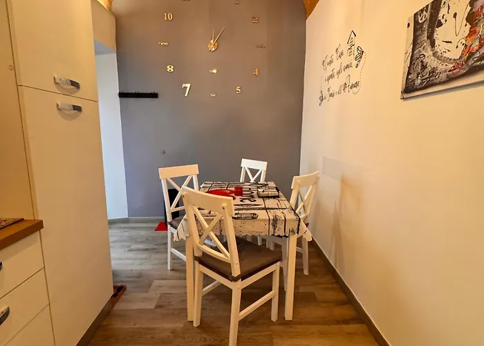 A Pie Piazza Apartment *